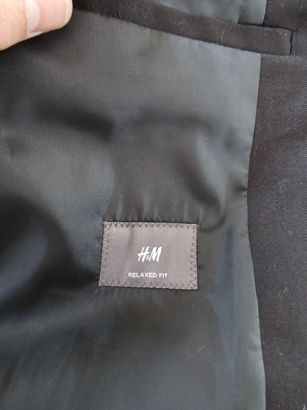 Vestes: H&M Black Blazer - Relaxed Fit - Size 46 – D'occasion à Leysin par Mr.Matthew 2