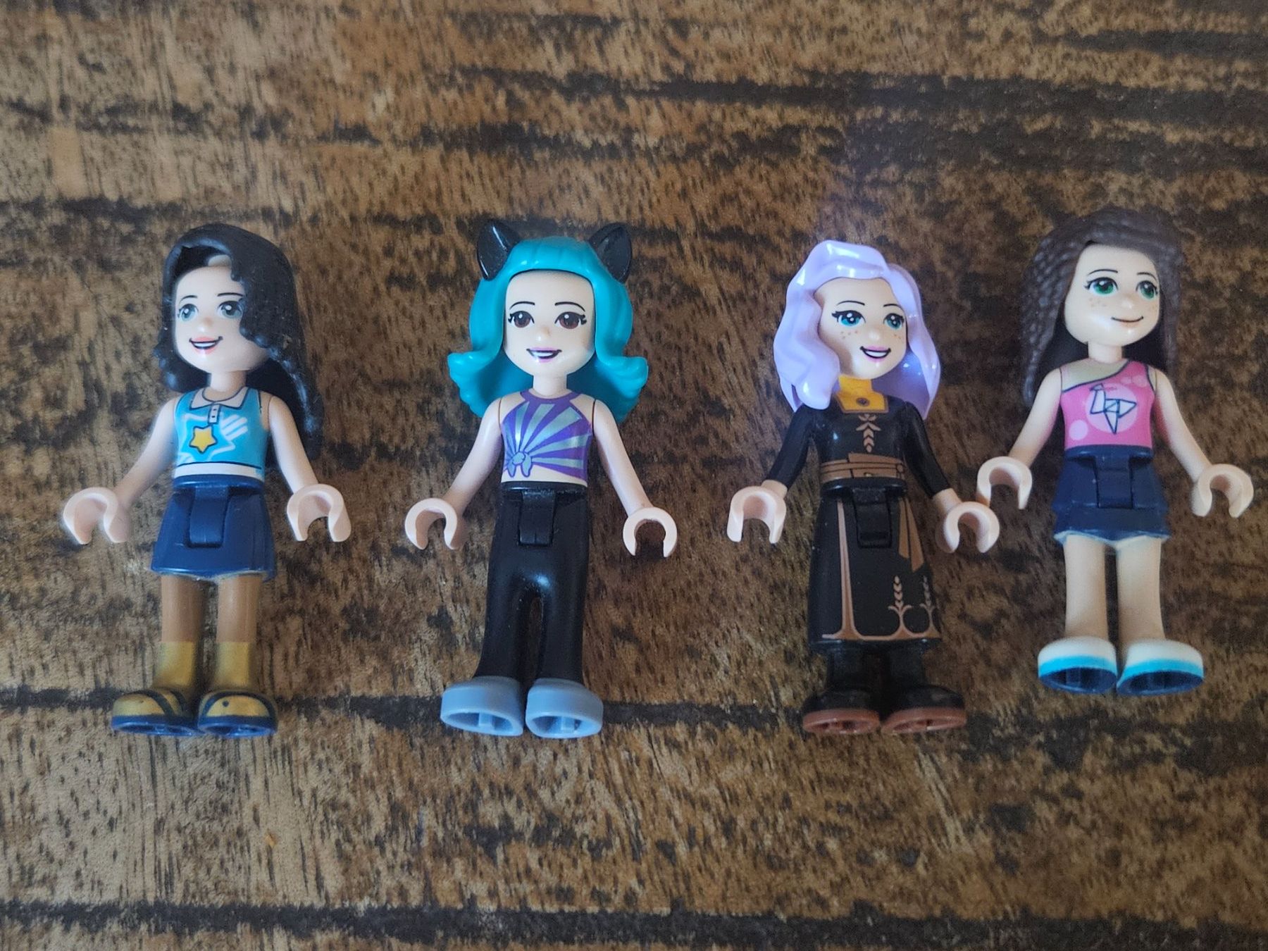 Lego Baukästen: lego lot de 4 figurines friends – Gebraucht aus Confignon von Ecrofigs