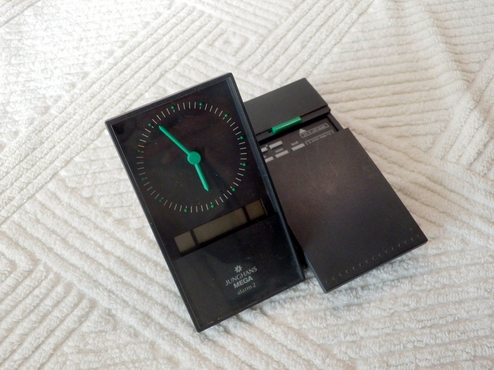 Junghans Orologi: Funkuhr, Junghans, Mega Alarm2, Tischmodel, ohne Batterie – Usato da Ueberstorf venduto da dinbau