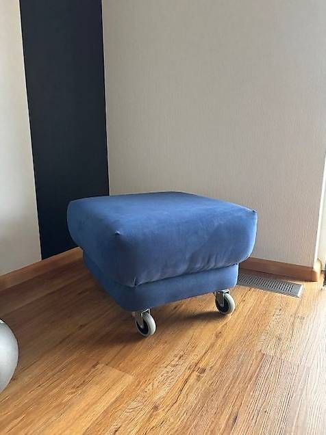 Hocker: Hocker, blau, Alcantara – Gebraucht aus Hägglingen von sus_7bc6