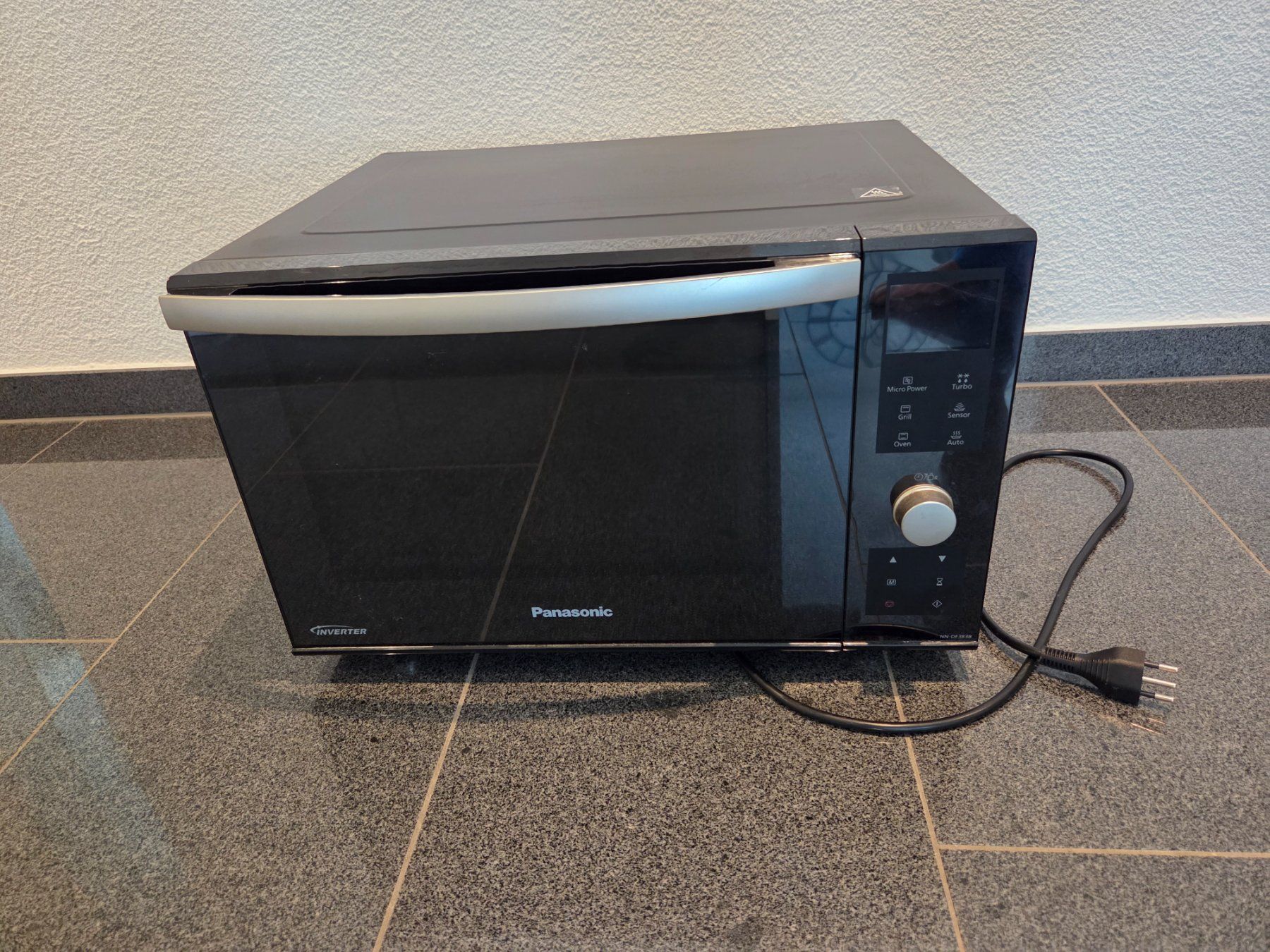 Appareils de cuisine: Panasonic NN-DF383B Mikrowelle schwarz – D'occasion à Widnau par cyr_x89l