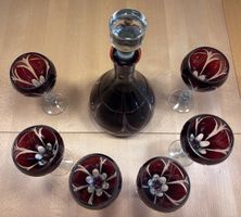 Antike Karaffe mit 6 Gläsern Rubinrot geschliffen
