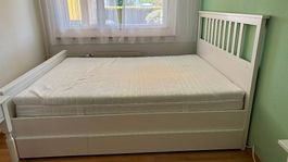 Bett weiss