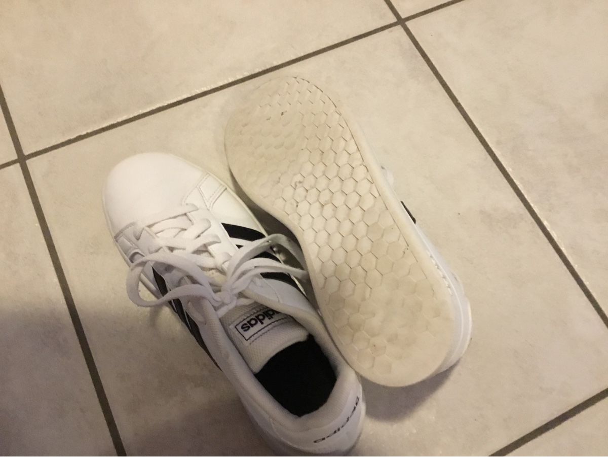 Adidas Scarpe per ragazzi: Adidas Turnschuhe Gr. 34 – Usato da Triesen venduto da Trisuna 4
