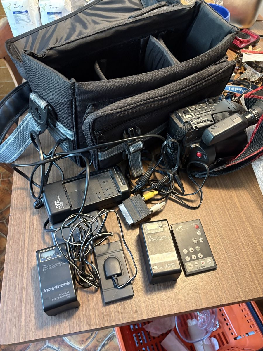 JVC Videocamere: JVC Compact VHS GR-AX55  – Usato da Obermumpf venduto da davetattoo 4