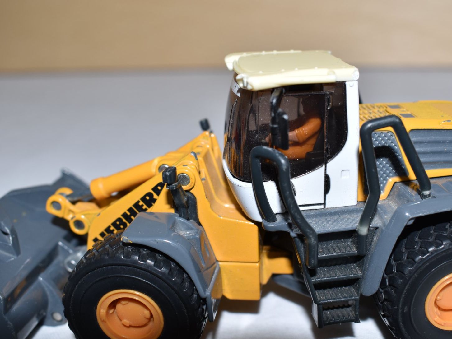 Siku Modellini d'auto: Siku 3533 Liebherr 580 Radlader Modellauto – Usato da Speicher venduto da Indigoblau_3 6