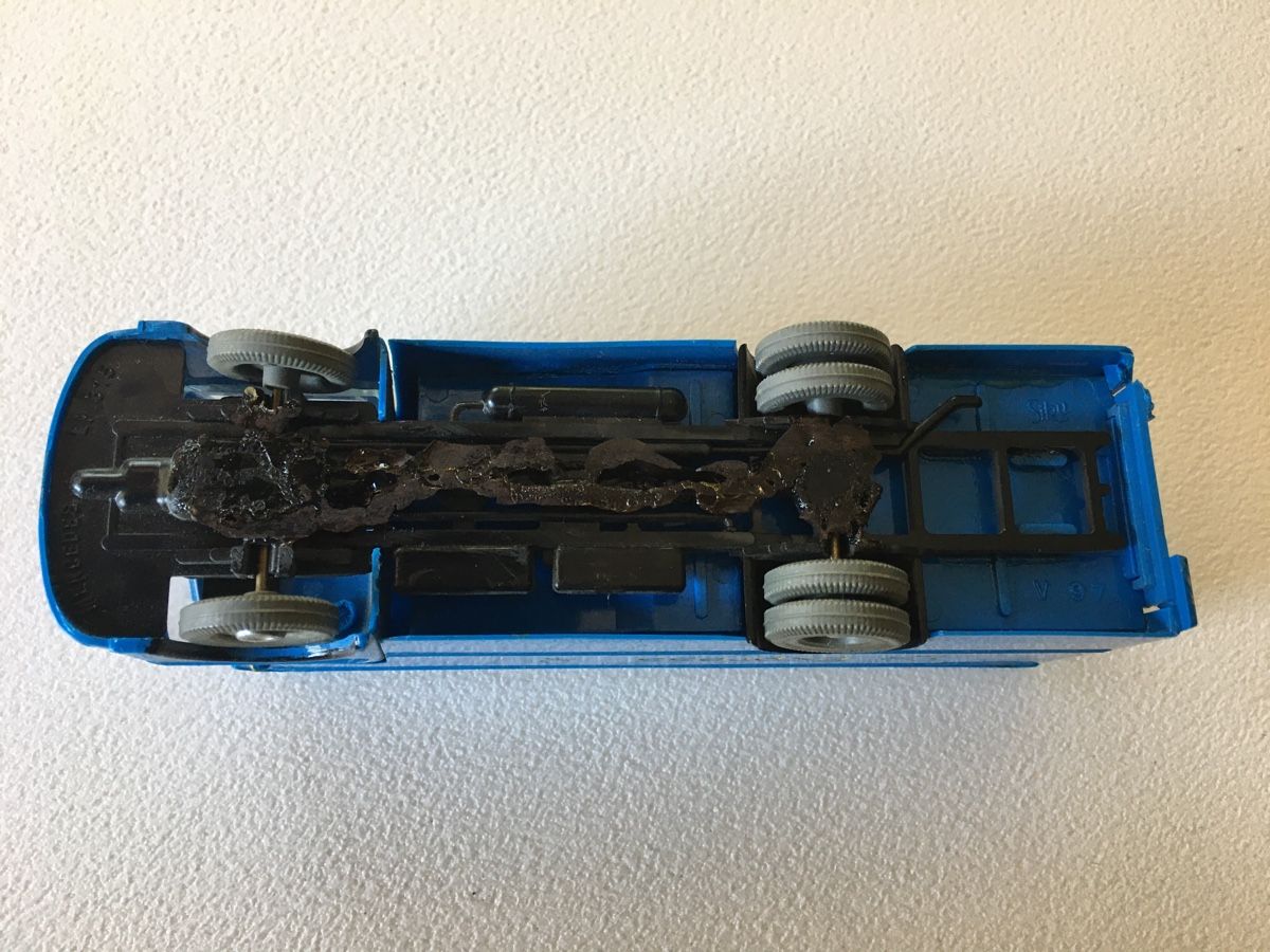 Siku Modellini d'auto: Siku Mercedes V97 Möbelwagen – Difettoso da Grellingen venduto da Toyhamster 4