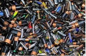 Caricatori & Batterie: Universal Ladegrät mit 2 AA und  2 AAA Akkus – Nuovo e nell'imballaggio originale da Castiel venduto da mc_technik_brocki 2