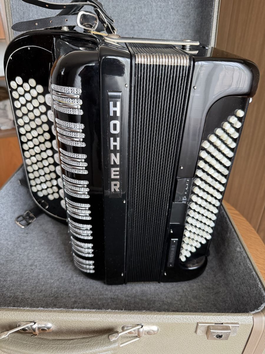 Hohner Strumenti musicali: Handharmonika Hohner, Riviera ||| S, Schwarz – Nuovo (secondo la descrizione) da Horriwil venduto da Joseph24 2