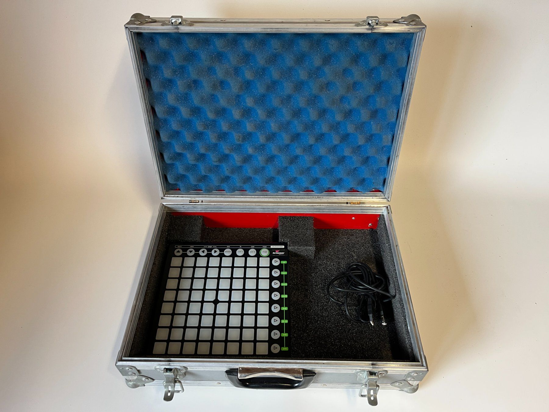 Novation Strumenti musicali: NOVATION ableton Launchpad inkl. Transportkoffer – Usato da Zizers venduto da fiduciar 1