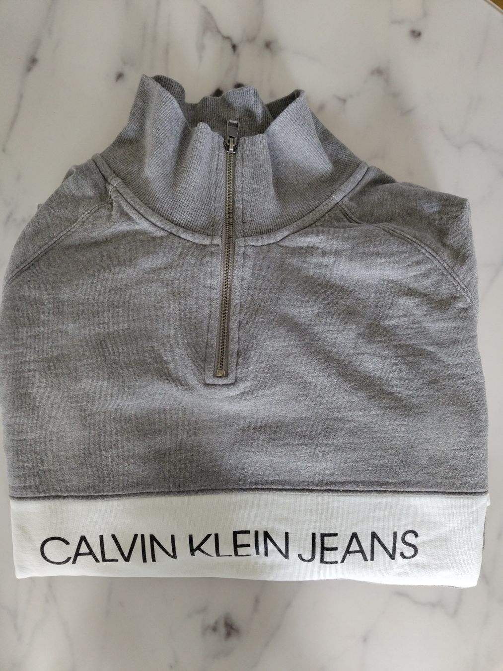 Calvin Klein Pulls & Sweat-shirts: Pullover Calvin Klein Jeans grau Grösse XXL – D'occasion à Reinach ag par Wildschwein_Braten