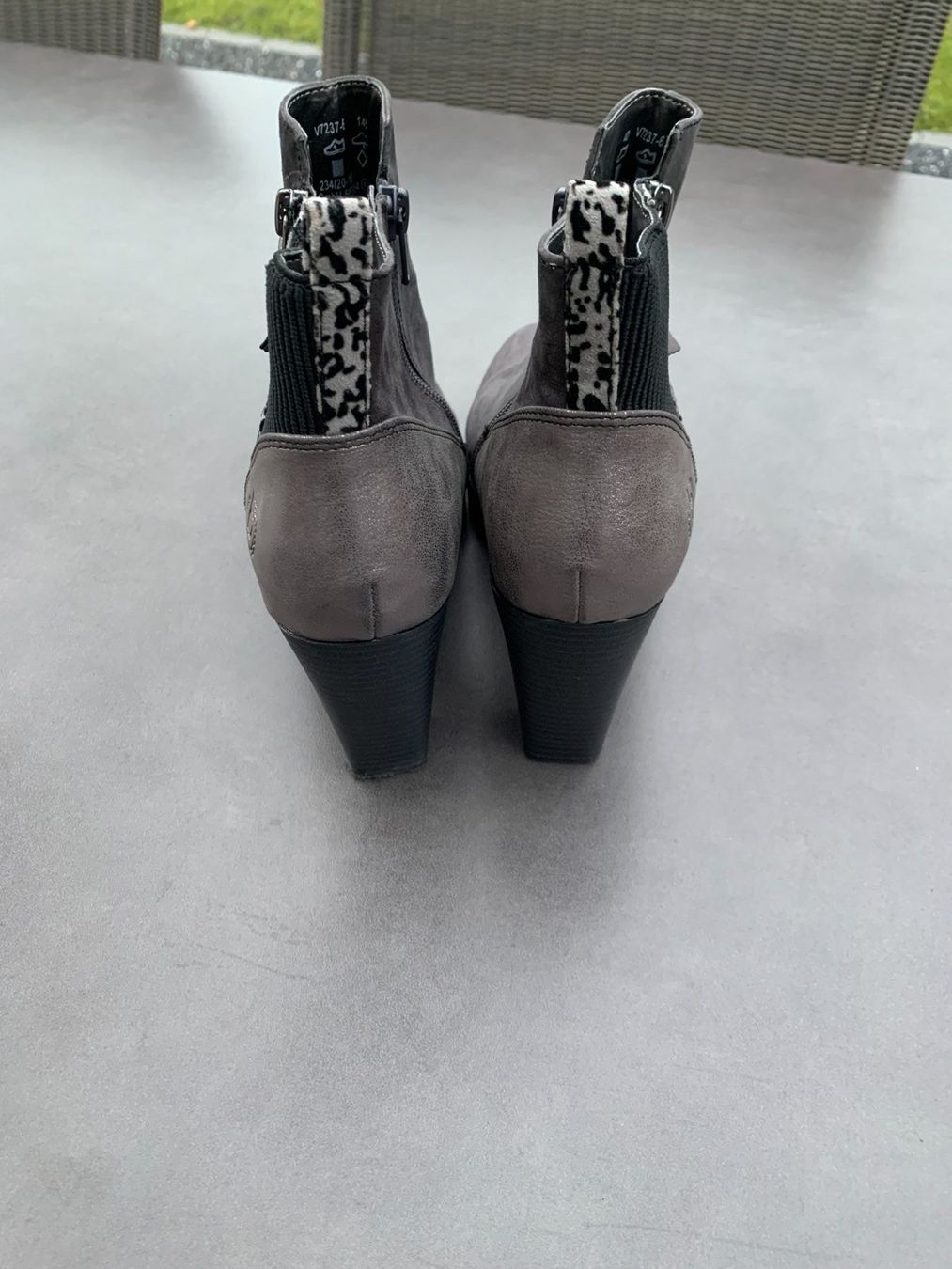 Bugatti Damenschuhe: Damen-Stiefeletten Gr.40 – Neu (gemäss Beschreibung) aus Azmoos von Verwir64