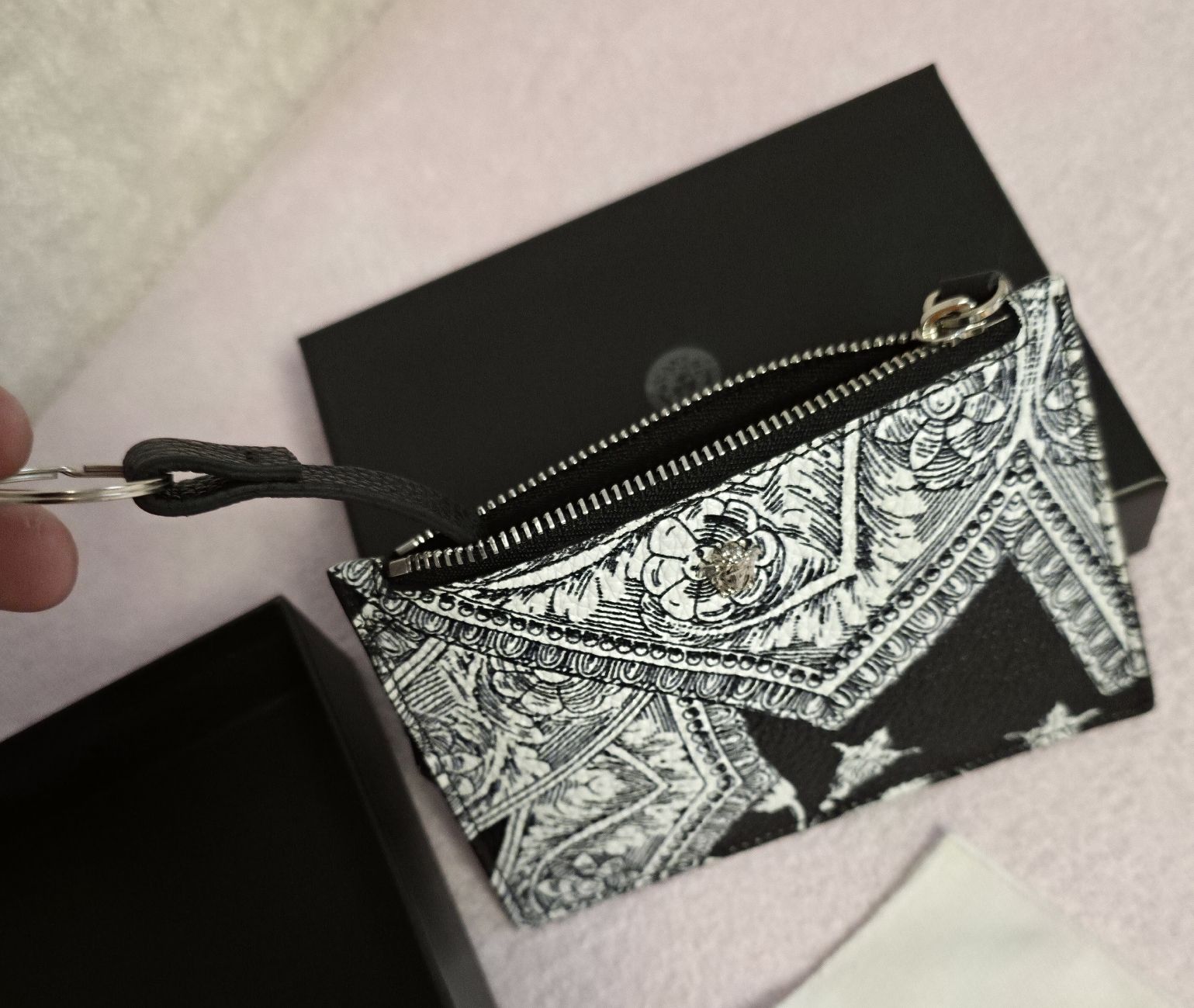 Versace Schlüsselanhänger & - bänder: Versace Schlüsselanhänger Tasche Neu – Neu und originalverpackt aus Amriswil von newschweiz 1
