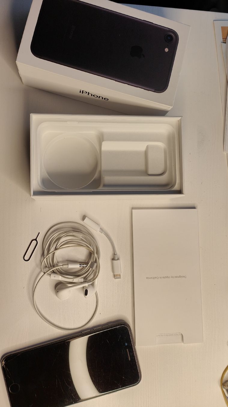 Apple Telefoni cellulari / Smartphones: iPhone 7 128Go noir en boîte avec accessoires – Usato da Lausanne venduto da LeConfiseur 1