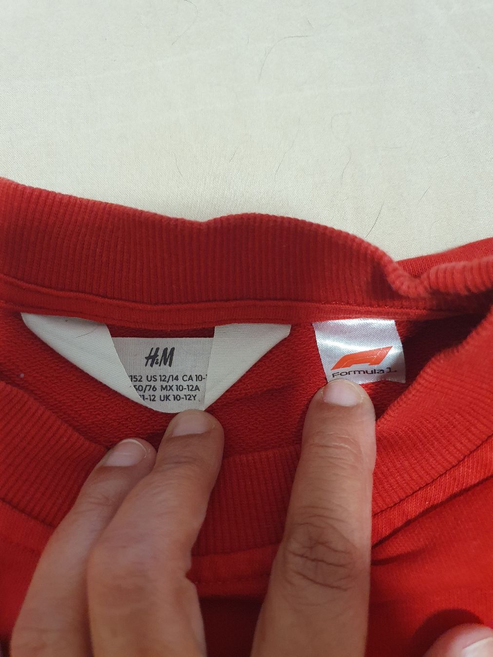 H&M Maglioni & Felpe: H&M Pullover rot Formel 1 Grösse 152 Neuwertig – Nuovo (secondo la descrizione) da St.Gallen venduto da Avena135 2