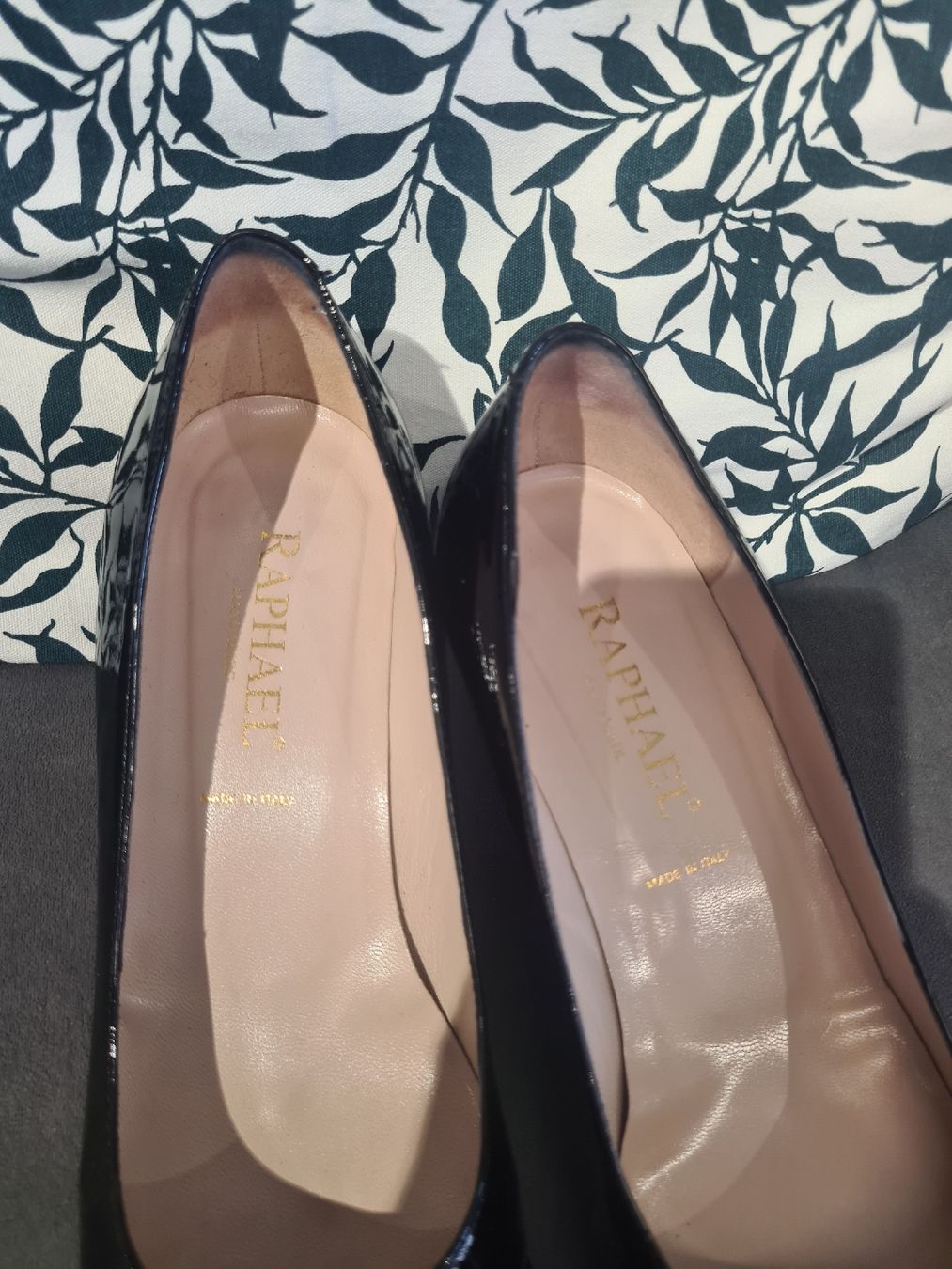 Scarpe da donna: Raphael Lack Pumps Schwarz Gr. 40.5 - Elegante Schuhe! – Usato da Adligenswil venduto da FriedasWelt 1