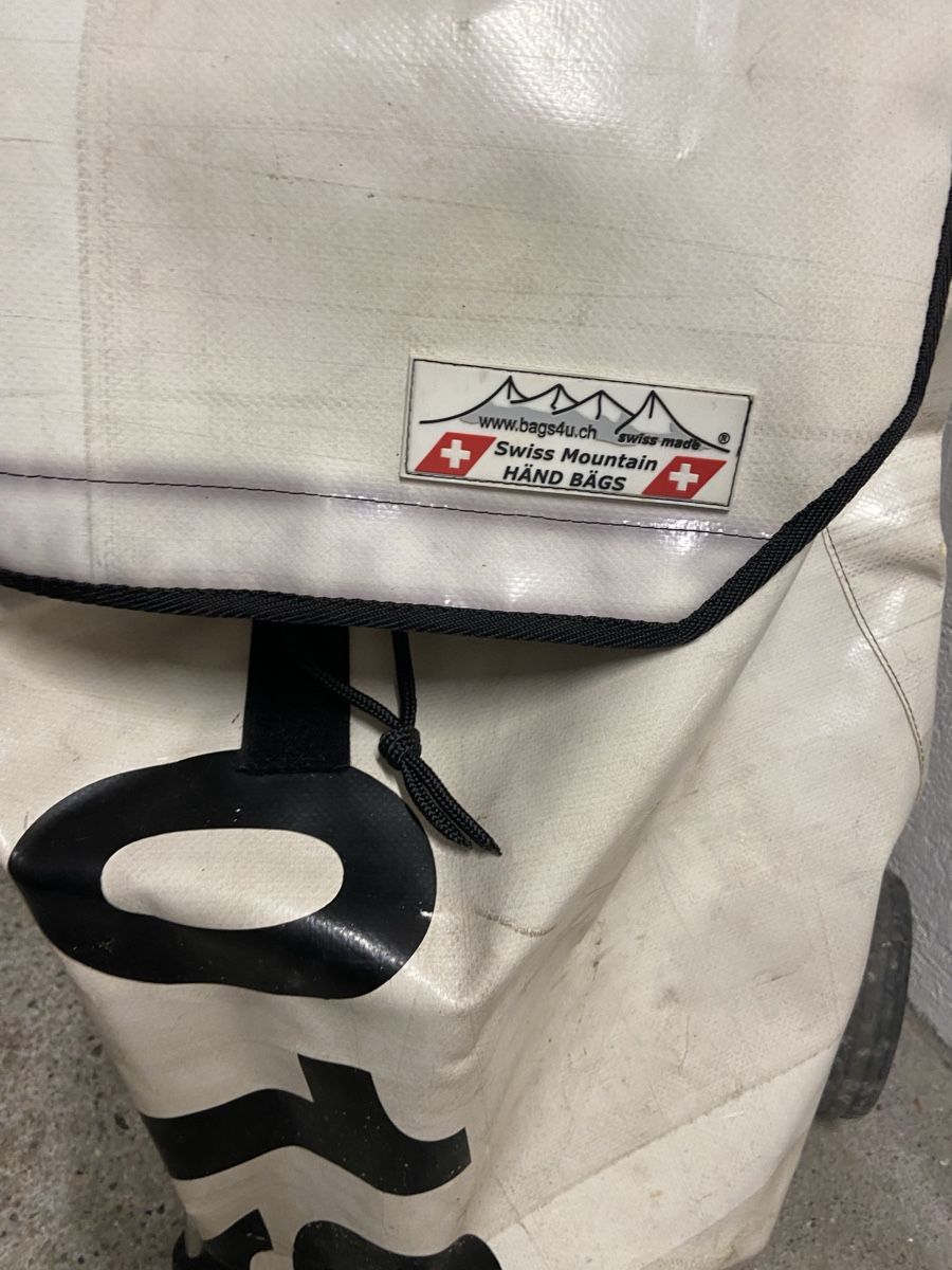 Borse: Swiss Mountain Händ Bägs – Usato da Zürich venduto da Lilabalu65 1