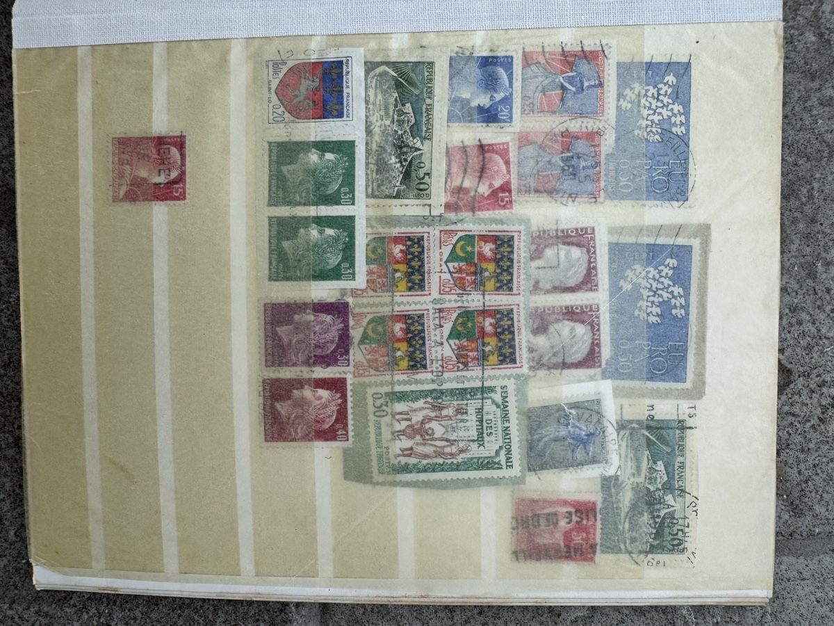 Tutti i francobolli: Stamp Album with Assorted Stamps Good Condition – Usato da Seuzach venduto da Wolf936 5