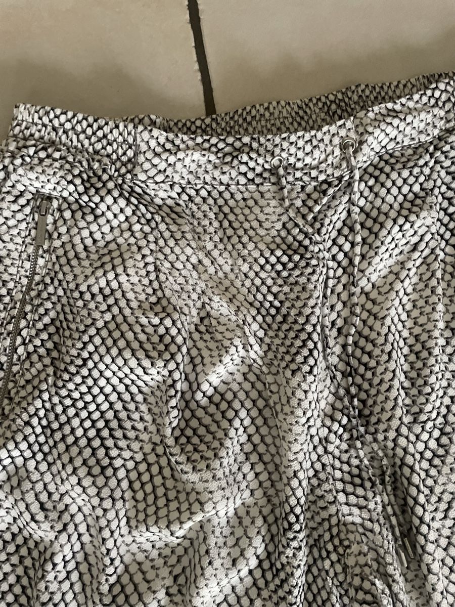 Pantalons: Hosen Schlangenmuster – D'occasion à Bern par alinaingenito 1