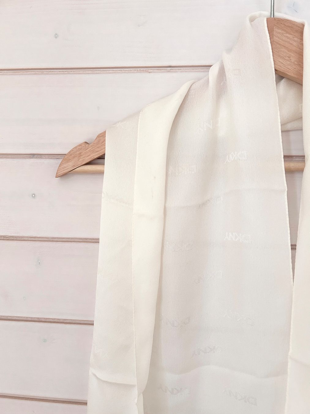 DKNY Foulard & Sciarpe: DKNY 100% Seide Foulard – Nuovo (secondo la descrizione) da Illnau venduto da Monkky 2