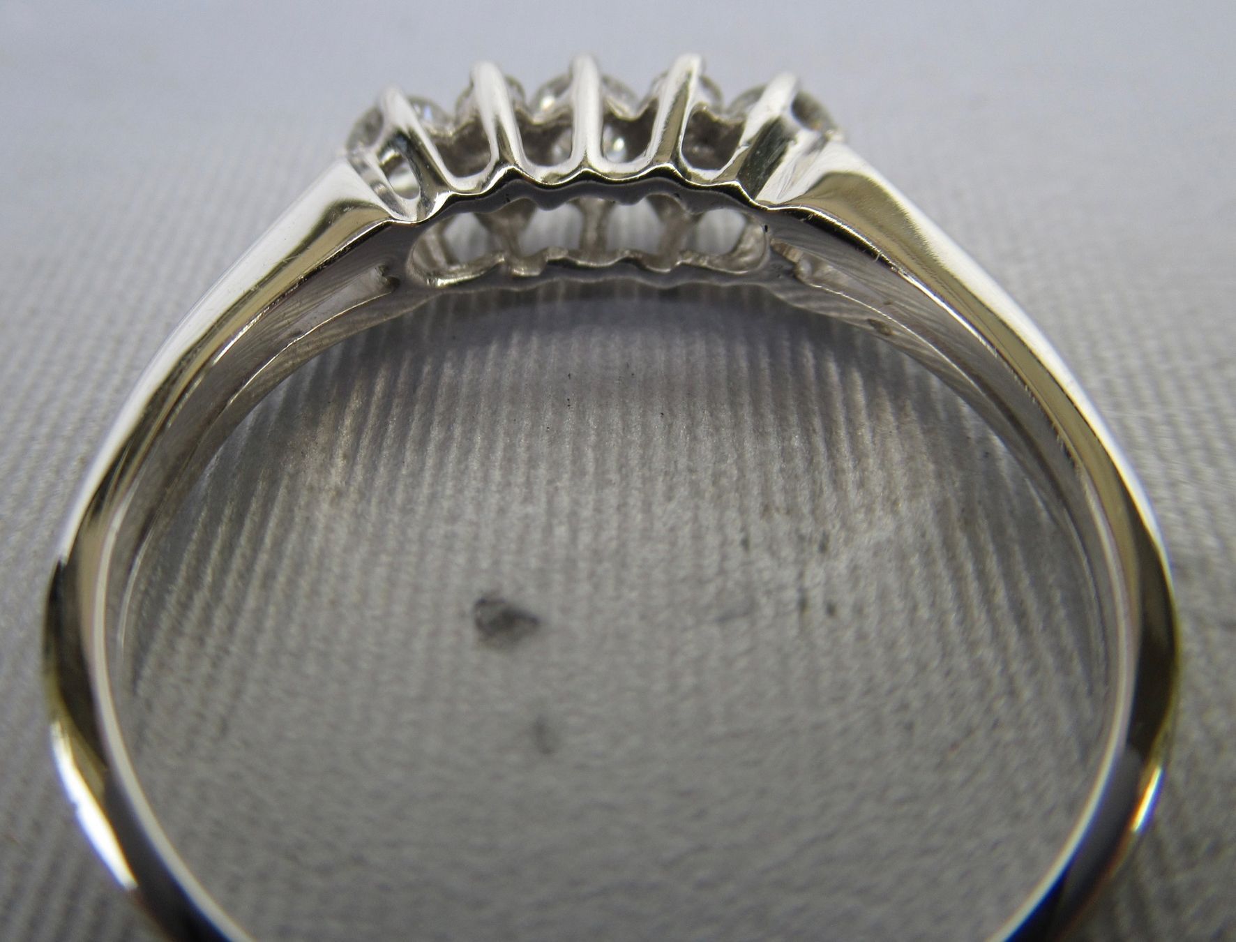 Anelli: Weissgoldring 750 mit Brillanten – Usato da Murten venduto da Ulwachbinassegraf 3