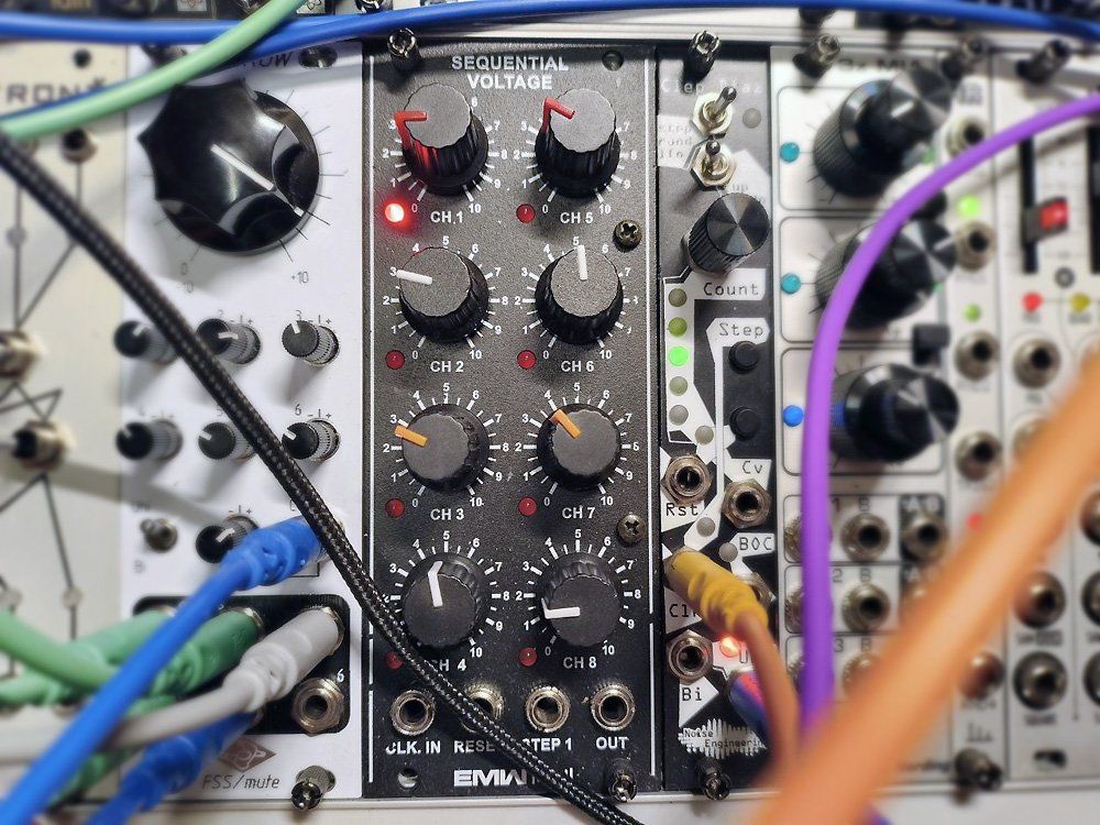 Musikinstrumente: EMW SEQUENTIAL VOLTAGE für Eurorack – Gebraucht aus Knonau von Deralexan