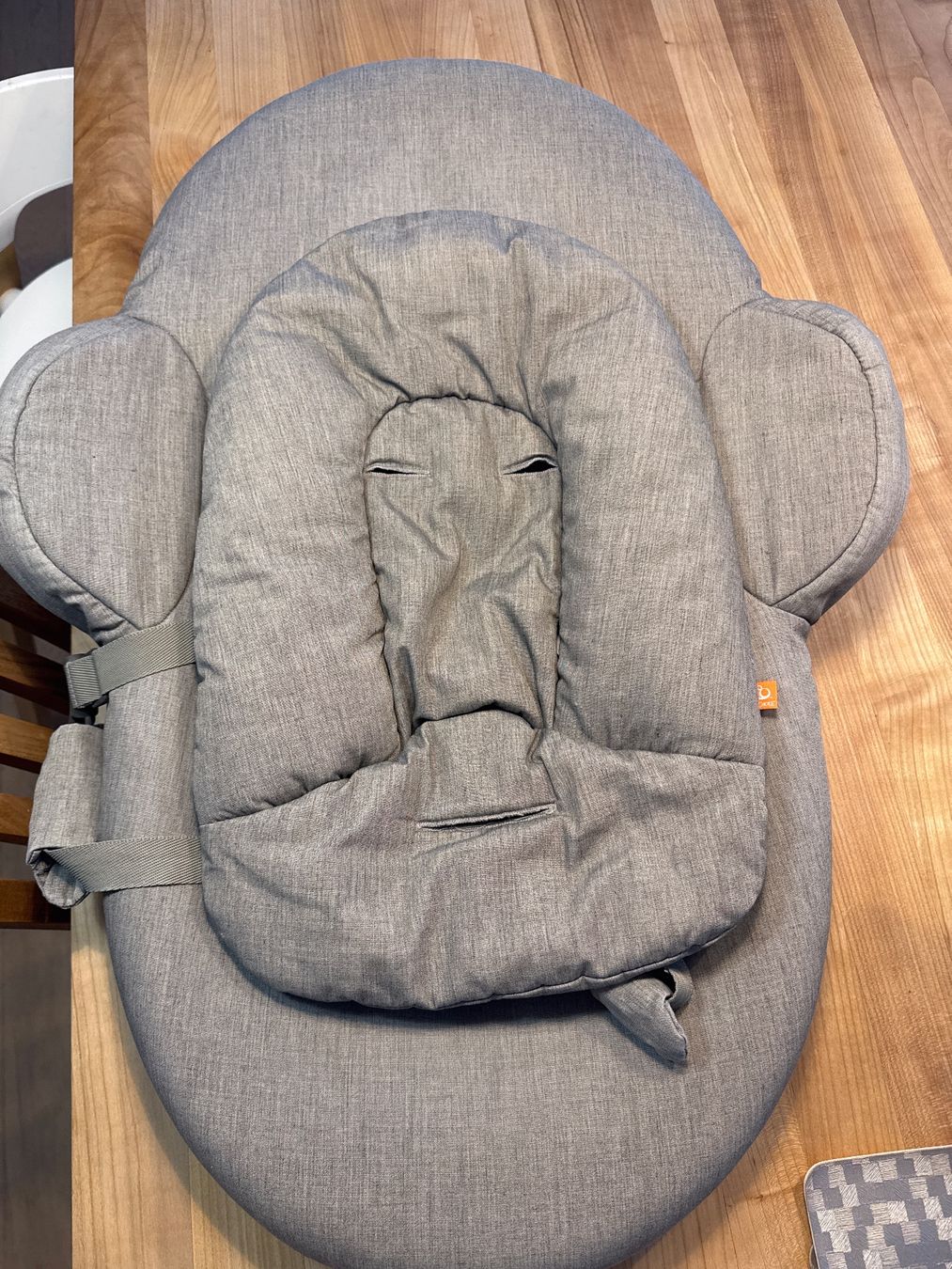 Stokke Sdraiette & Sdraiette a dondolo: Stokke Steps Wippe  Greige – Usato da Zürich venduto da klily