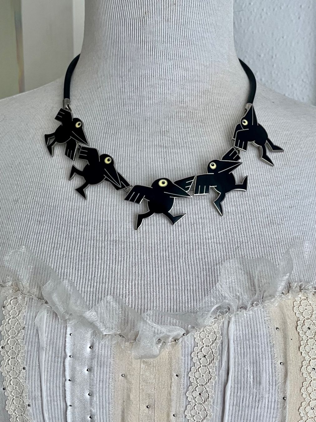 Catenine: Collana design con corvo – Usato da Breganzona venduto da mas_tv72