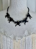 Collana design con corvo