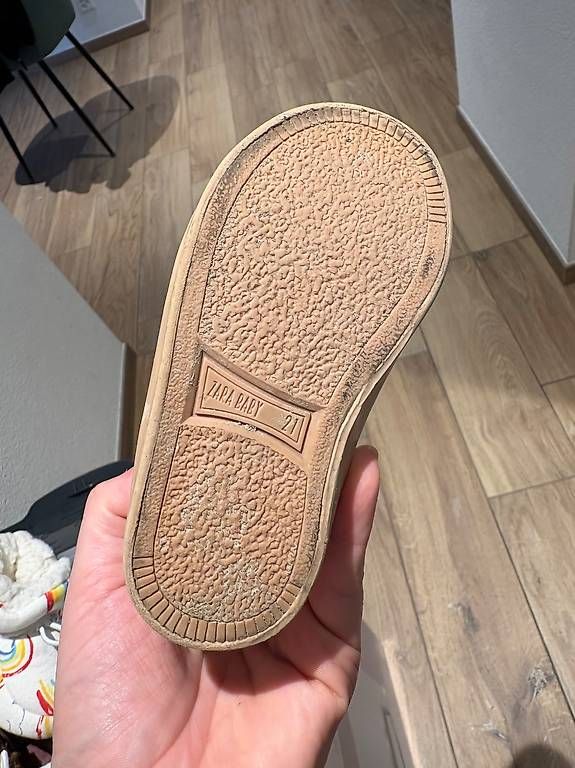 Schuhe für Jungen: Minni mous schuhe – Gebraucht aus Hunzenschwil von del_hzv7