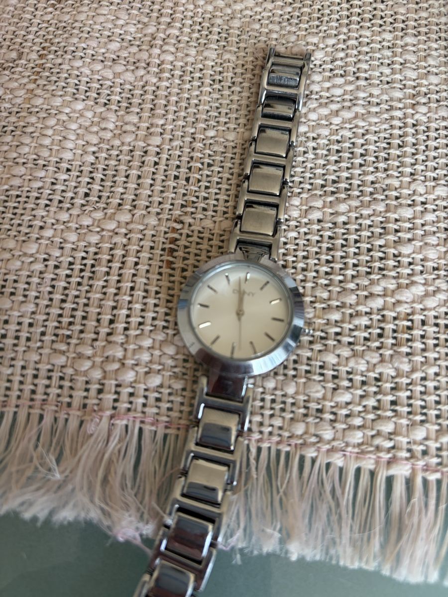 DKNY Uhren: Dkny Uhr Silber  – Gebraucht aus Basel von Brunner.T 1