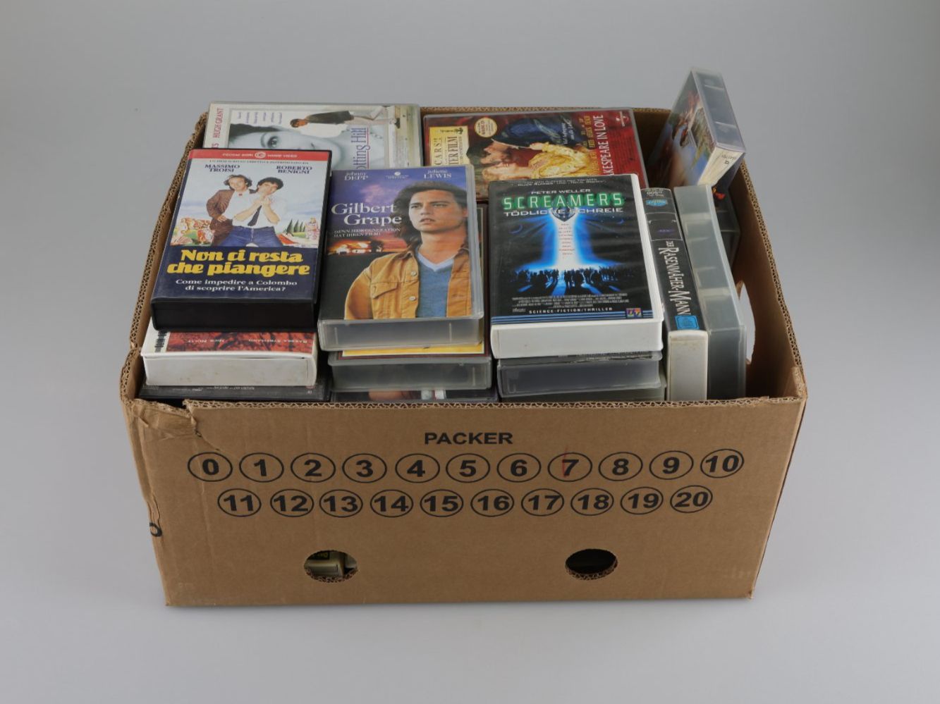 Tutti i VHS: Kiste mit Videokassetten – Usato da Volketswil venduto da brockipfannenstil