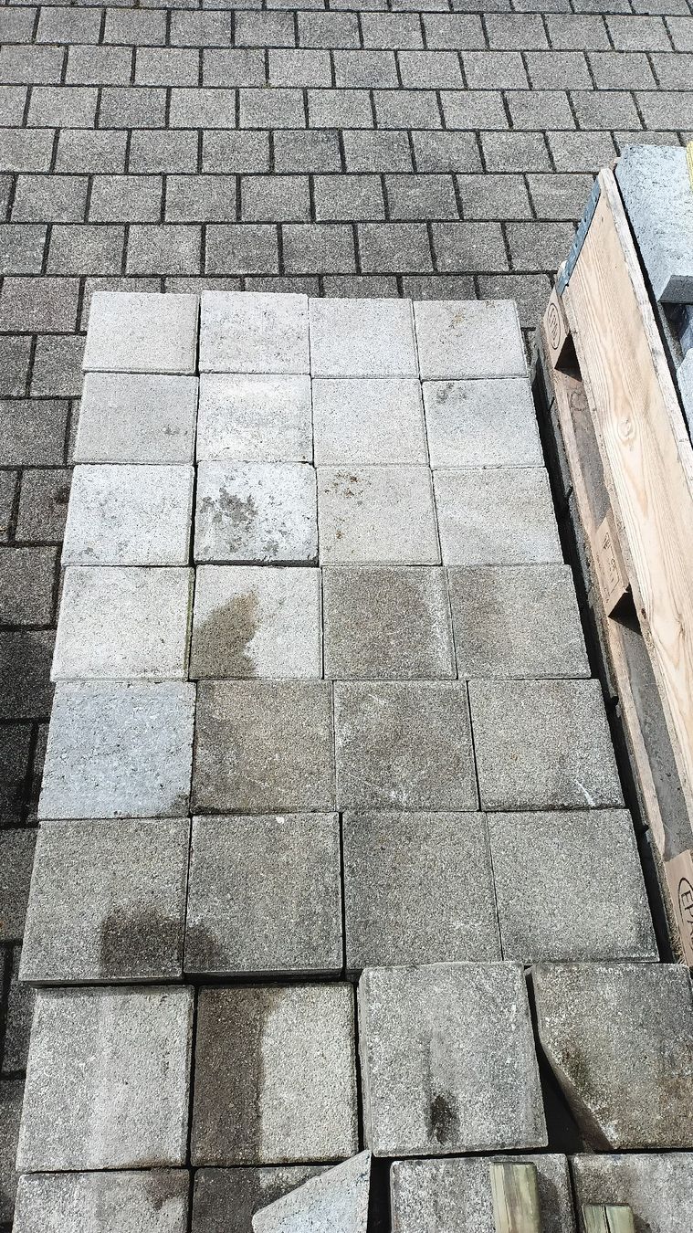 Rivestimenti per pavimenti: Steinplatten  – Usato da Ruswil venduto da Schoggimuus
