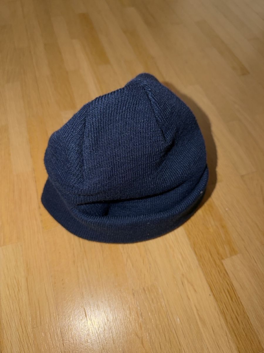 Asos Hüte, Mützen & Caps: Warme, dunkelblauer, kleiner Beanie – Gebraucht aus Zürich von wid_f885 1