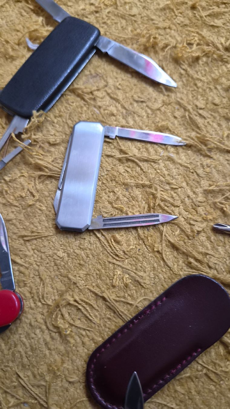 Coltelli tascabile: Taschenmesser Set Diverse – Usato da Kölliken venduto da Upcycling-by-Mc-TAM 4