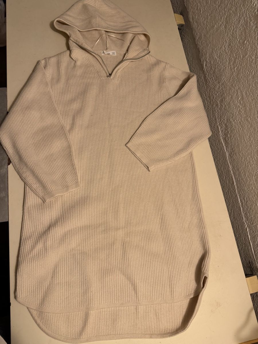 H&M Robes: Mango Strickpullover mit Kapuze beige Grösse S neuwertig – Neuf (Voir description) à Luzern par Lorena.haj