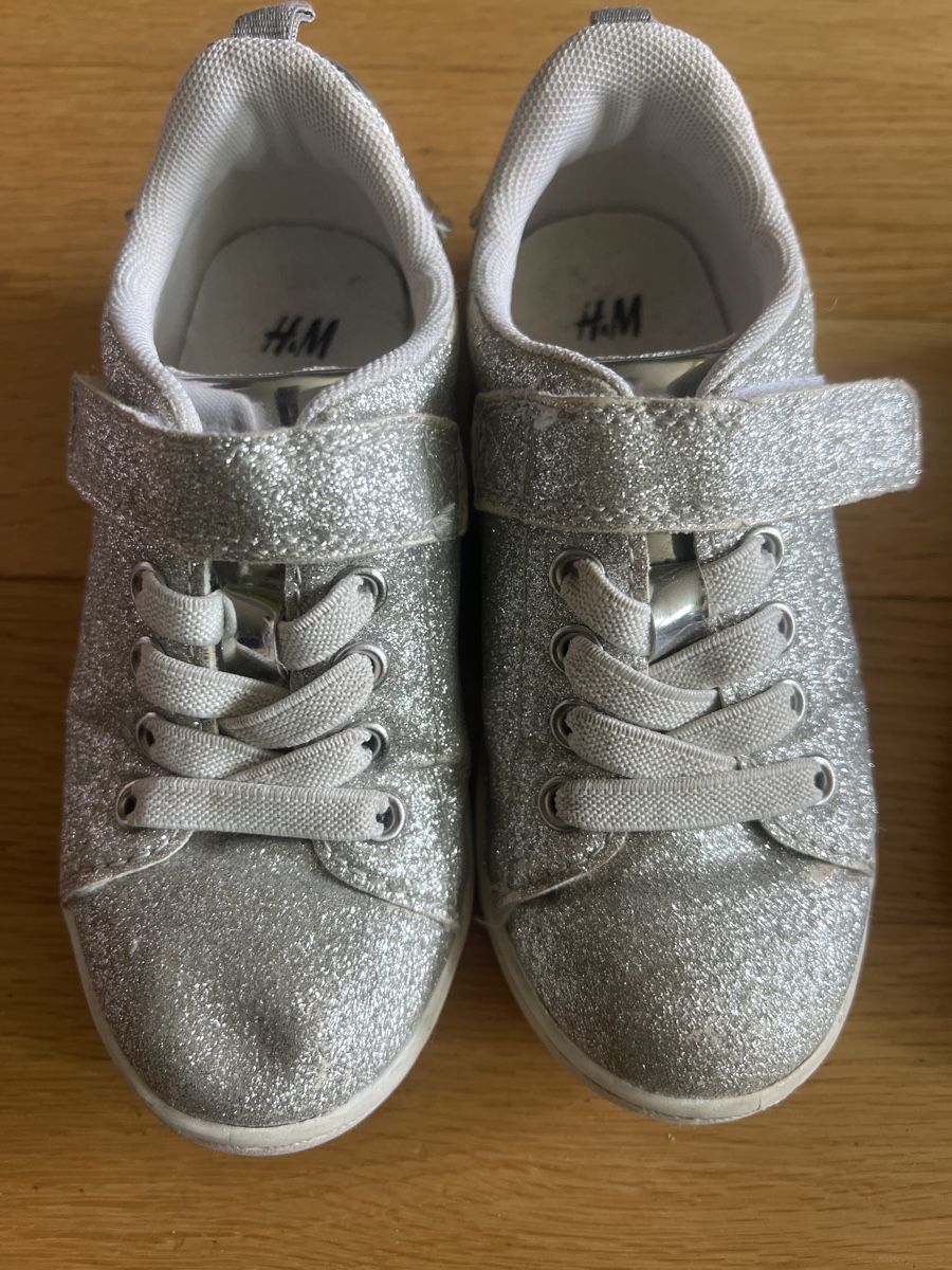 H&M Schuhe für Mädchen: 2 Paar Sneakers, Glitzer, Gr. 27 – Gebraucht aus Zürich von Salsera79 1