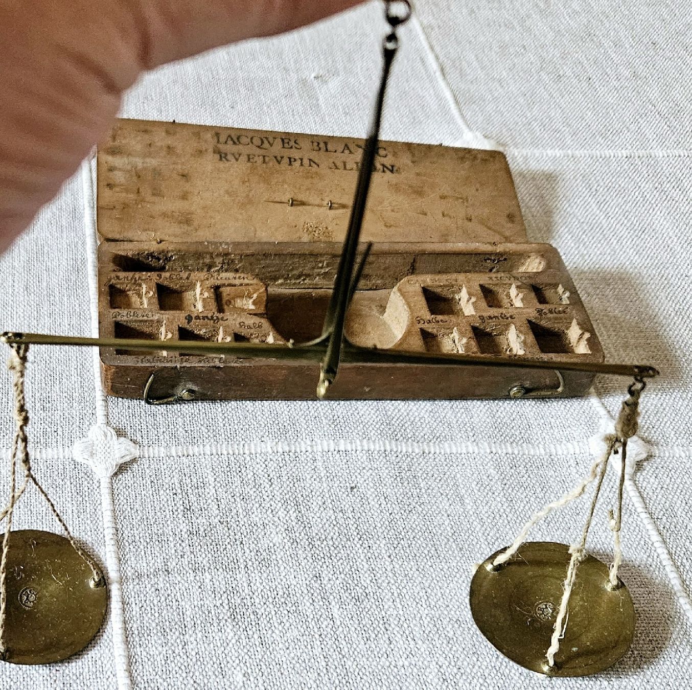 Waagen und Gewichte: Balance du changeur du 17ème siècle – Gebraucht aus la Chaux-de-Fonds von Firenze6