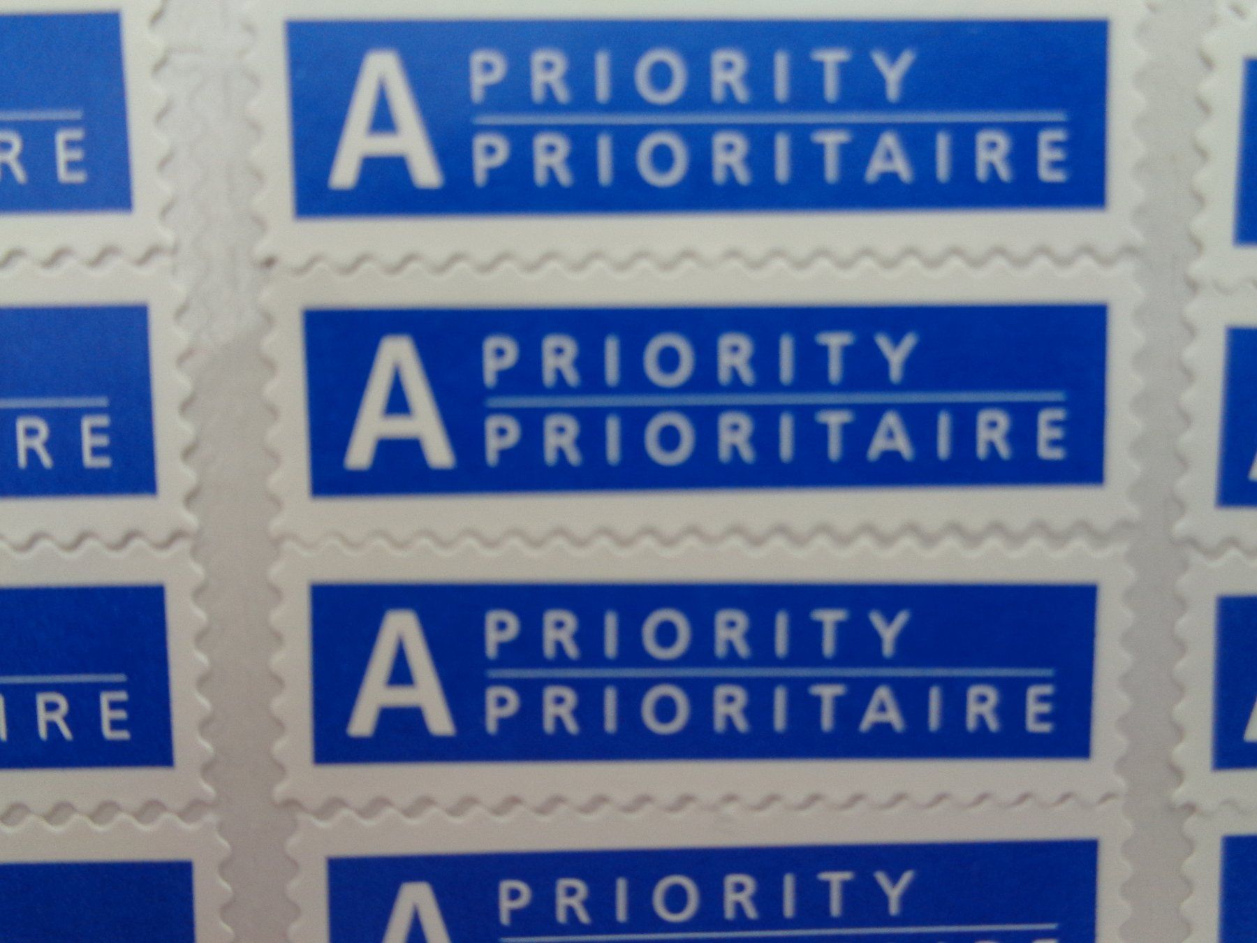 Avery Zweckform Sticker: 1 Bogen mit 60 Priority-Prioritaire Aufkleber für A-Post – Nuovo (secondo la descrizione) da Chur venduto da omonia 1
