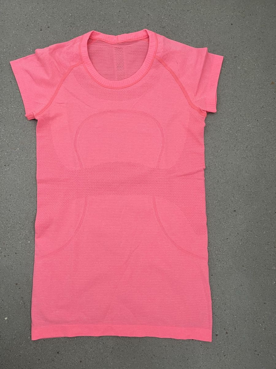 Lululemon T-shirt: Lululemon Shirt Gr. 6 – Usato da Dottikon venduto da kat_jk9m