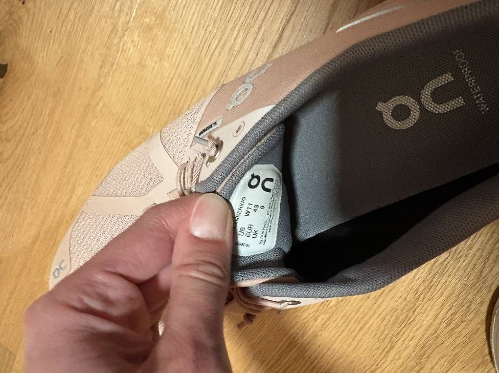 On Scarpe da donna: On Cloud Waterproof Rosa Damen Gr. 43 – Usato da Boswil venduto da lindebluetetee 3