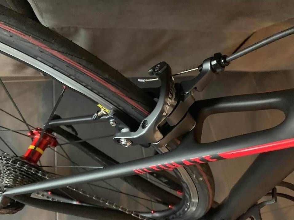 Velos: Canyon Ultimate CF SL 10 Ultegra Di2 – Gebraucht aus Colombier NE von Lamiche 4