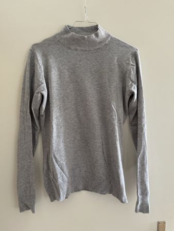 Dünner Pullover mit Stehkragen mit Kaschmir 5%