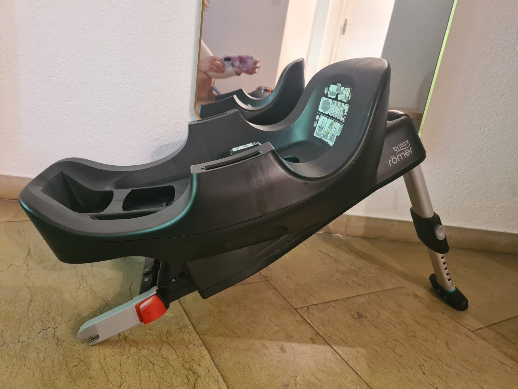 Britax Römer Seggiolini per auto: Babyschale Römer Britax inkl.Isofixbasis – Usato da Riehen venduto da OracleData 6