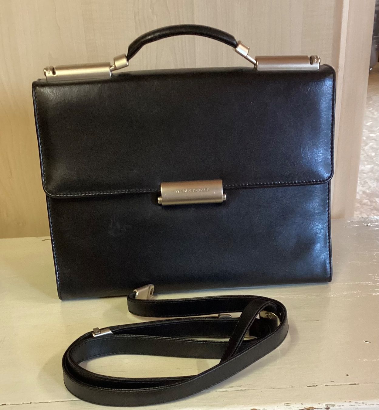 Mandarina Duck Sacs femmes: Handtasche schwarz Mandarina Duck – D'occasion à Eggersriet par Menara