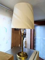 Stehlampe mit Schirm
