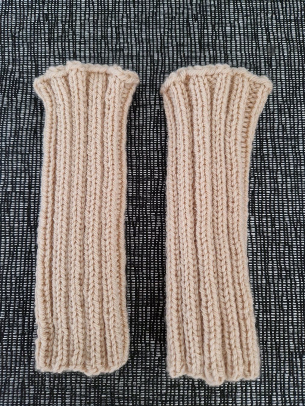 Guanti & manicotti: Mittli, Pulswärmer neu/hellbraun/beige – Nuovo e nell'imballaggio originale da Münchenbuchsee venduto da Aare22