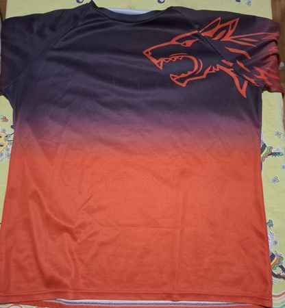 T-shirt homme noir/rouge avec motif tête de loup taille XL