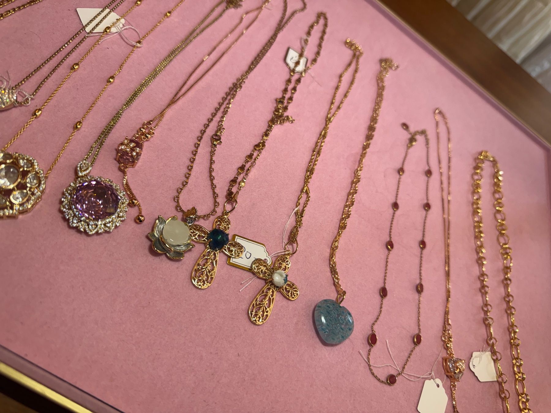 Altri gioielli: Superbe collection de colliers dorés - lot de 12 – Nuovo e nell'imballaggio originale da St-Maurice venduto da Sandrinette123 8