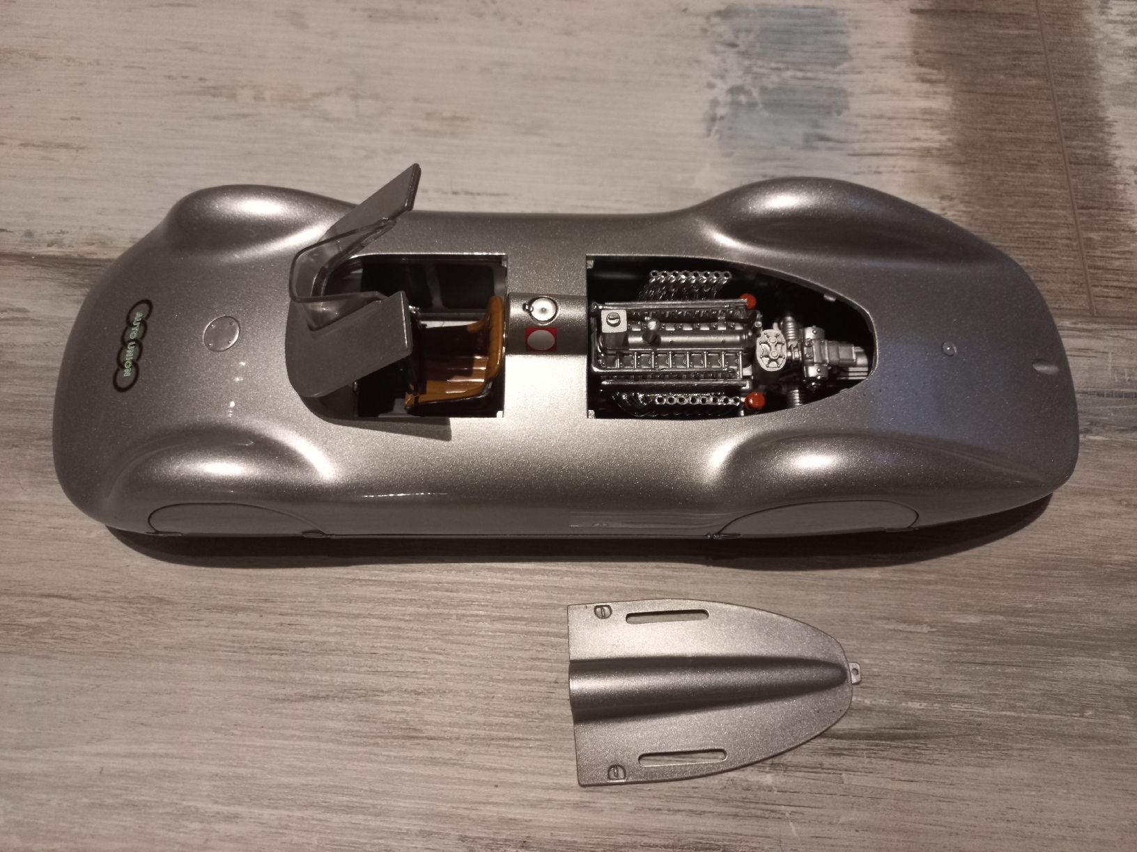 Revell Voitures modèles: Auto Union Type C World Record 1/18 Revell – D'occasion à Attalens par remy_s00 4